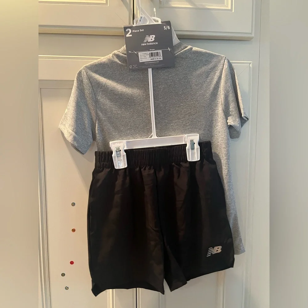 New Balance Kids 2 Piece Set - gray pink & black Shorts Size 5/6